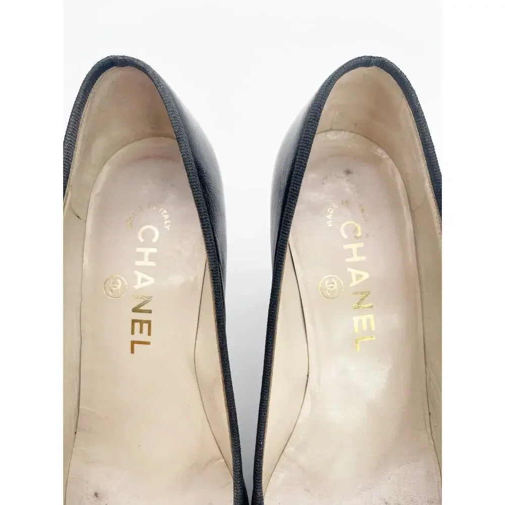 Chanel Vintage Black Leather Patent Cap Toe CC Bow Pointed Toe Pumps Heels EU 36